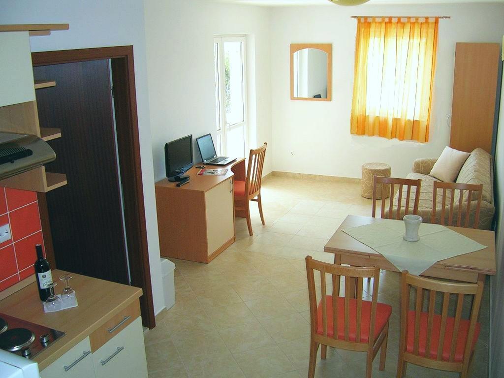 Apartments Villa La Riva - Seafront Accommodation Сутиван Номер фото